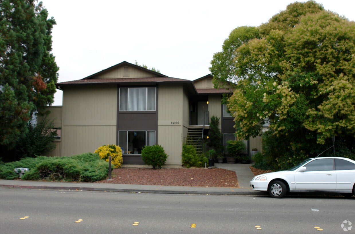 Primary Photo - 6450 Country Club Dr