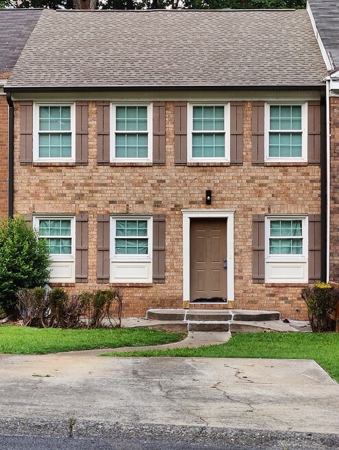 Building Photo - 715 Twin Brooks Ct SE