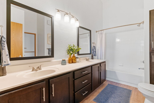 Building Photo - Bass Lake Hills Townhomes