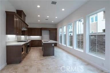 Building Photo - 20801 Bur Oak Cir