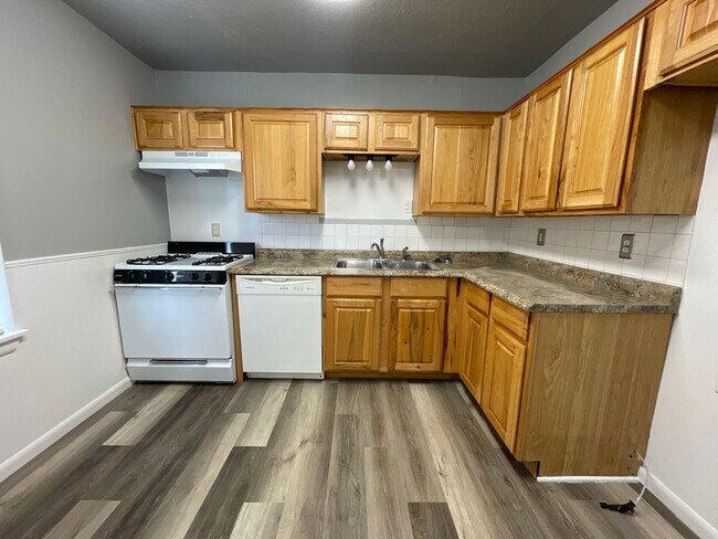 Building Photo - Welcome Home!!