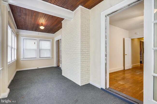 Building Photo - 114 Sheridan St NW