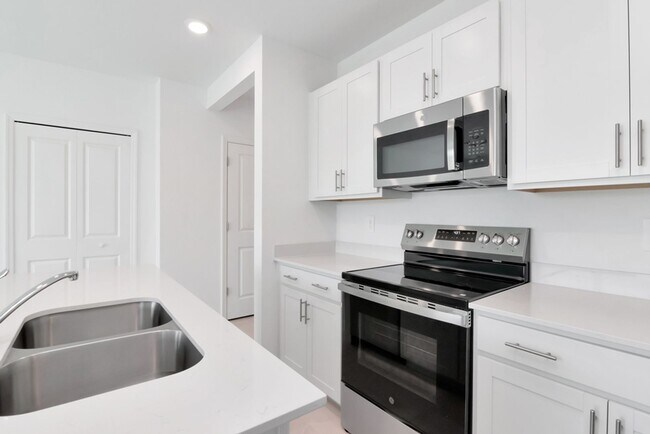 Foto del edificio - Brand-New 3BR/2.5BA Townhome in Lakewood Ranch — Internet, Trash, & Lawn Care Included