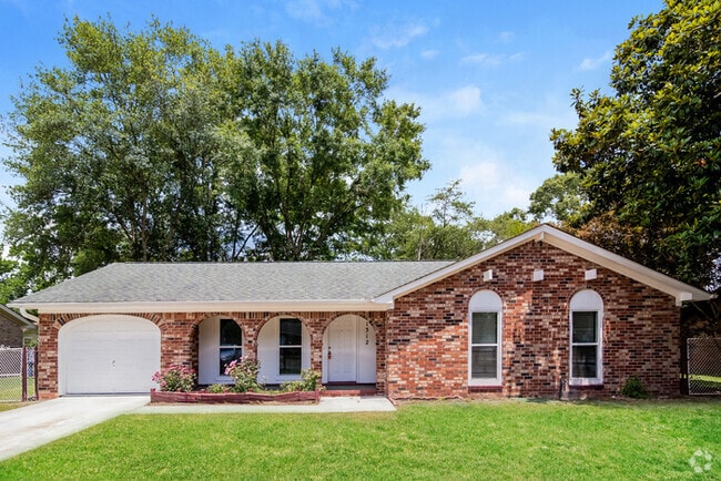 Building Photo - 1312 Hampton Dr