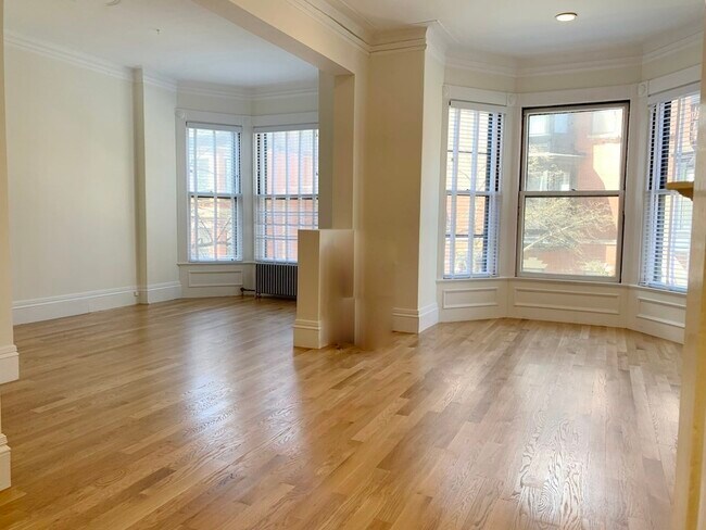 Building Photo - 295 Beacon St