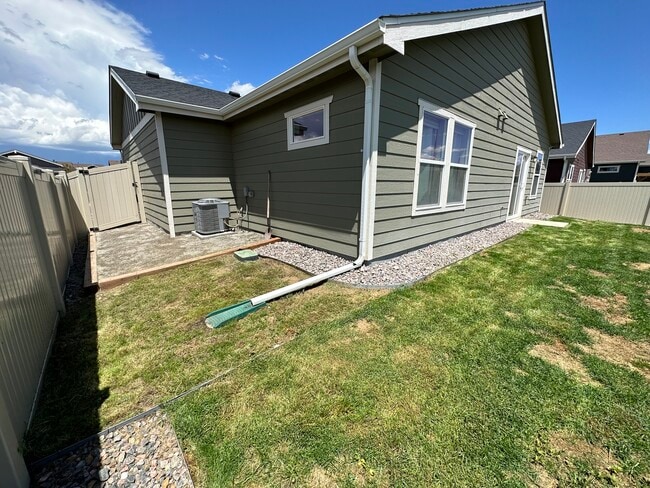 Building Photo - 628 Overland Trl