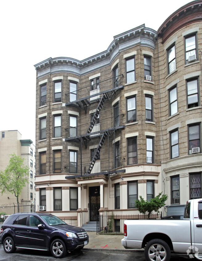 Primary Photo - 1166 Pacific St