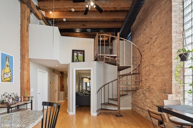 Building Photo - 11 N Green St