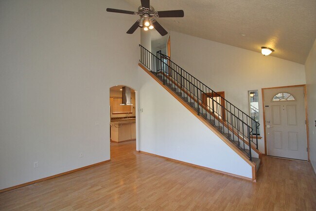 Building Photo - Freshly Updated Gresham 3 Bedroom/2.5 Bath...