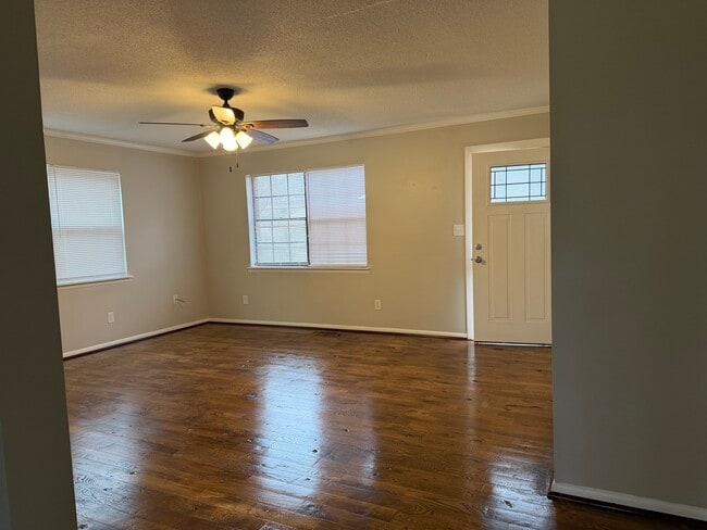 Building Photo - 433 Bridle Trace Dr