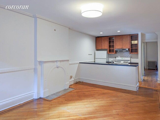 Building Photo - 435 6th St