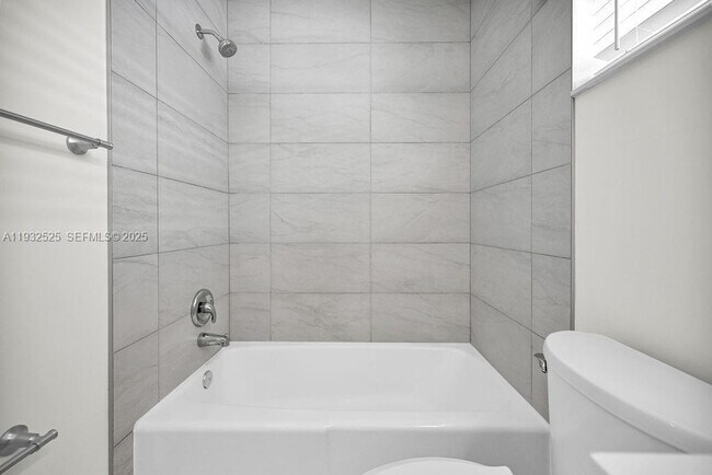 Building Photo - 1301 N 12th Ct