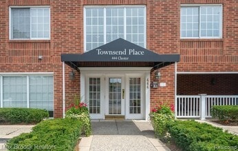 Building Photo - 444 Chester St