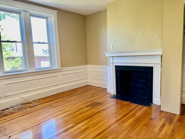 Building Photo - 74 Egmont St