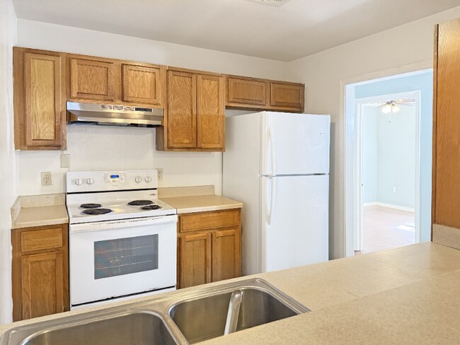 Building Photo - 2900 Clermont Dr