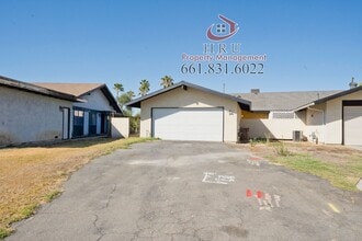 Building Photo - 2300 Pinon Springs Cir