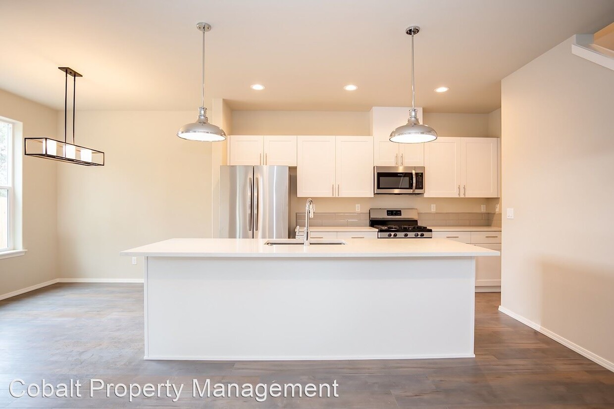 Foto principal - 2358 NE 6th St