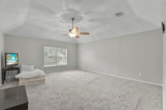 Building Photo - 630 Hawthorn Pl