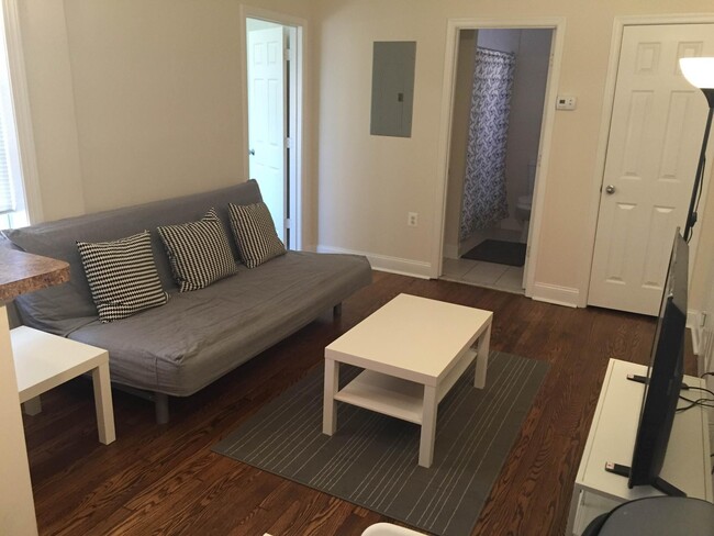 Foto del edificio - 524 Kenyon St NW