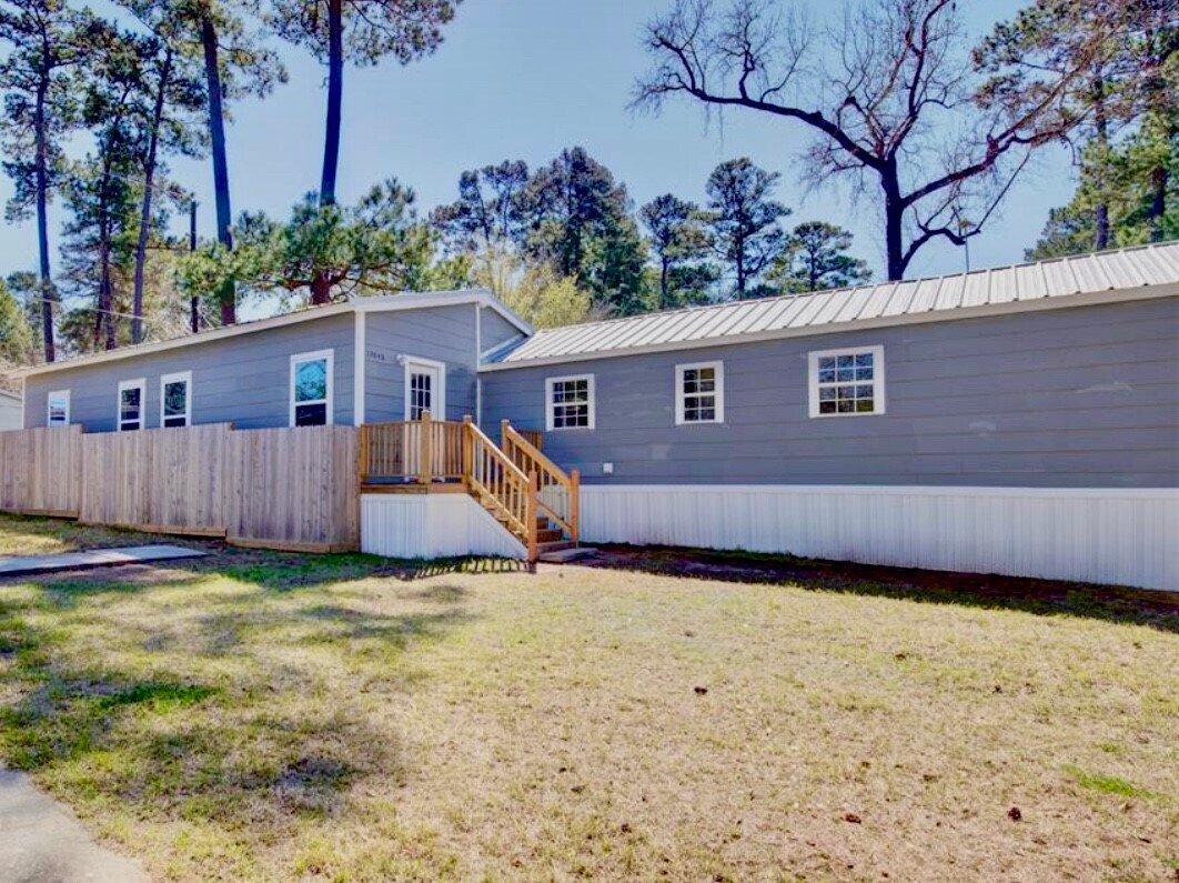 Primary Photo - 14246 Ravine