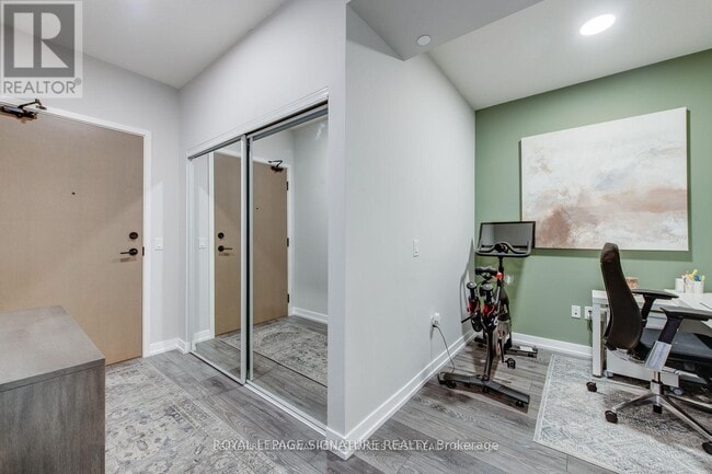 Building Photo - 225 Sumach St