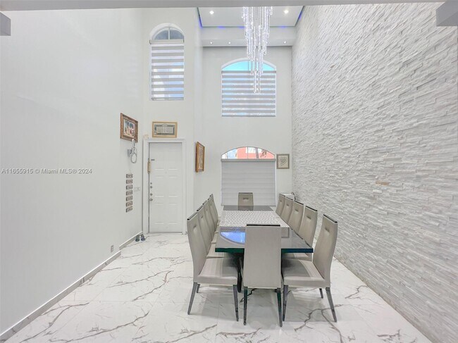 Building Photo - 3800 SW 51st St