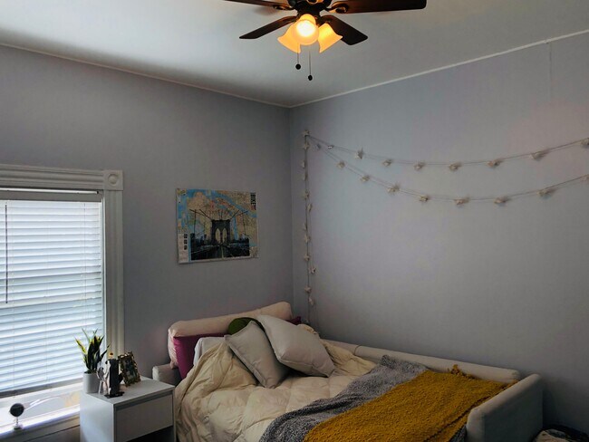 Room - 411 S 11th St