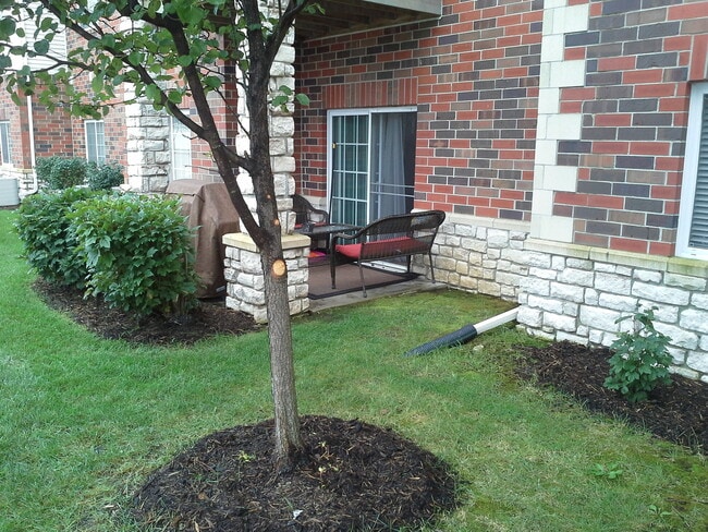 Building Photo - 6255 Beechtree Dr
