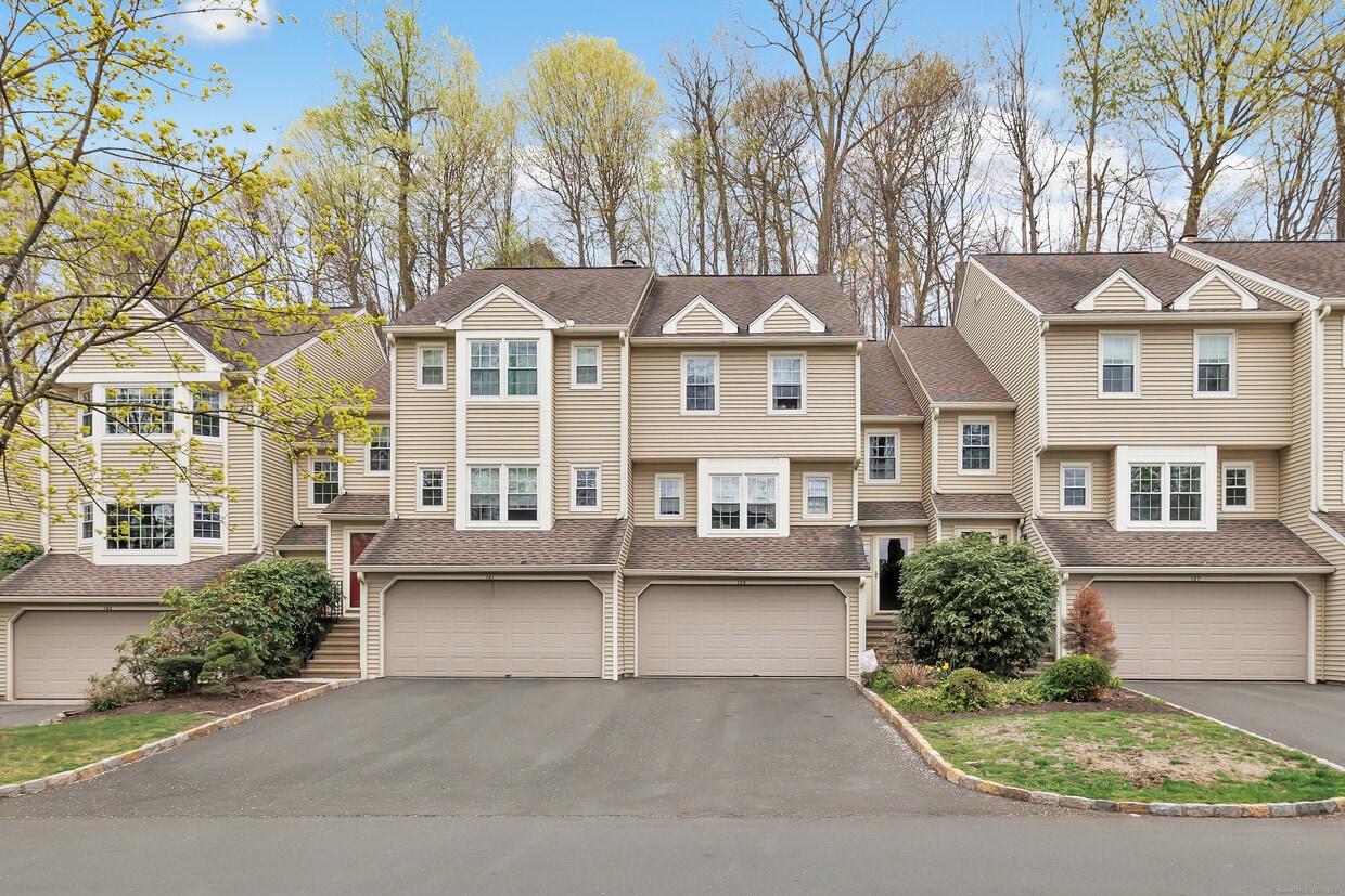 139 Governor Trumbull Way Unit 139, Trumbull, CT 06611 Condo for Rent