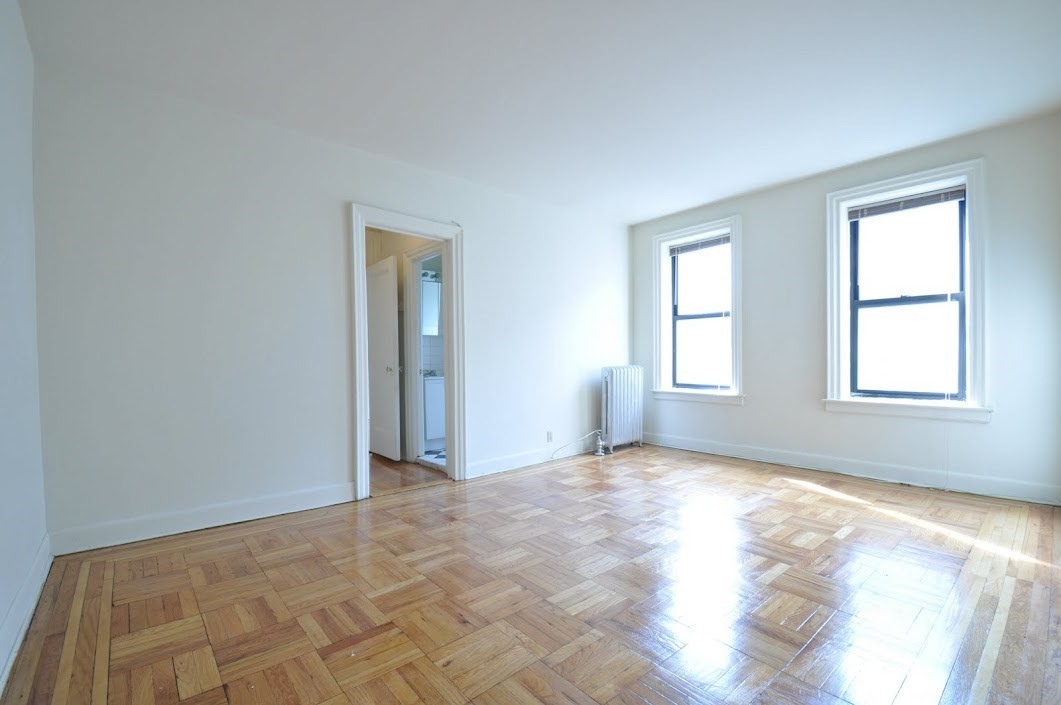 Primary Photo - 3265 Bainbridge Ave