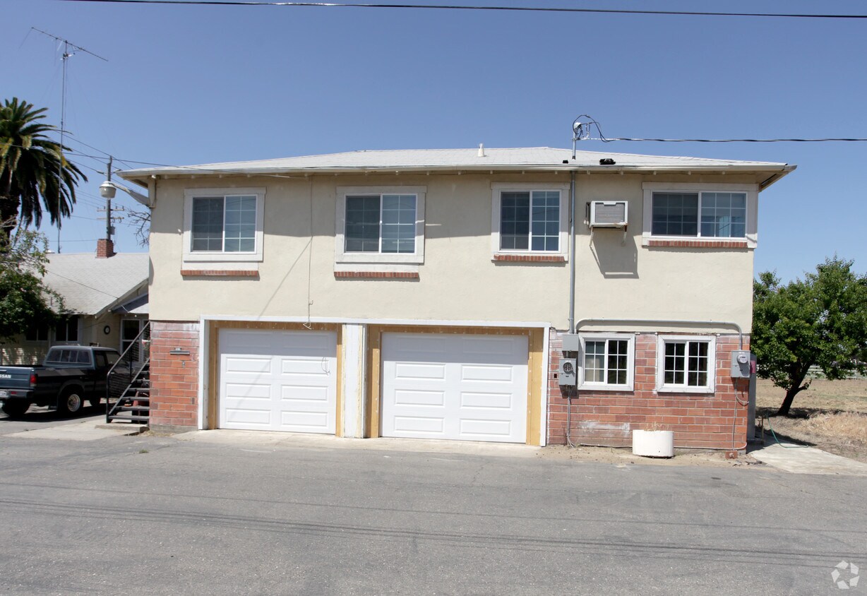 Foto principal - 5321-5351 Yosemite Blvd