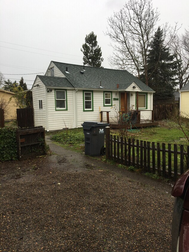Front yard view/2544 Kincaid St - 2544 Kincaid St