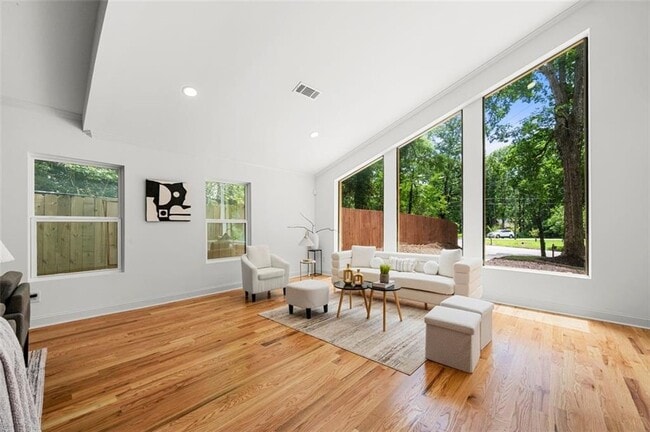 Building Photo - 2155 Venetian Dr SW