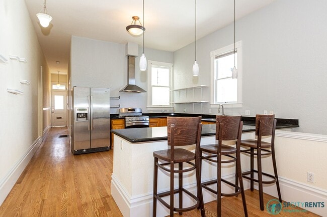 Photo - Noe Valley: House-like Apartment w/ 2 Bonus Rooms, Open Floor Plan & W/D in-unit