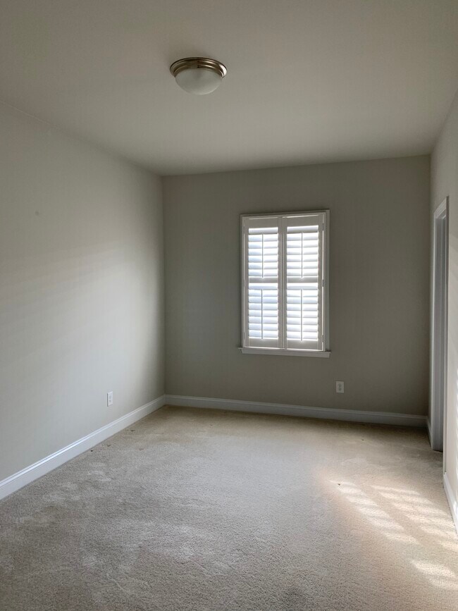 Foto del edificio - 7550 Waverly Walk Ave