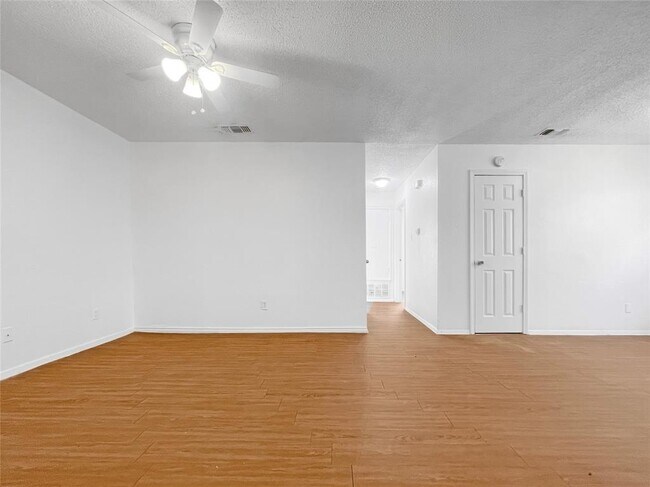Foto del edificio - 5002 Weidemar Ln
