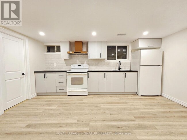 Photo du bâtiment - 2368 Drury Ln