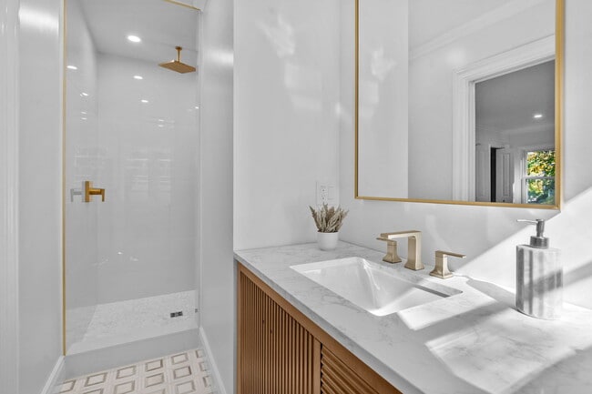 Building Photo - 341 Millwood Rd