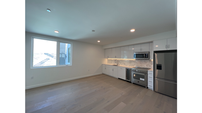 Building Photo - 345 8th St