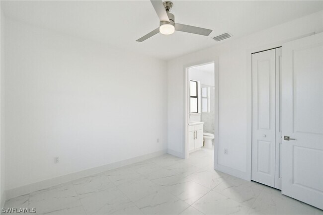 Foto del edificio - 2404-2406 Mae Ave S