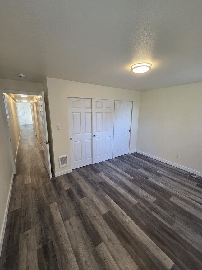 Building Photo - 2105 10th Ave W