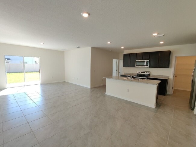 Building Photo - 34228 Jasper Stone Dr