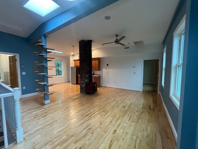 Building Photo - 7 Mullins Ct