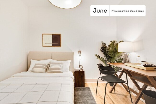 Foto del edificio - Private bedroom in 4 bed/1 bath Home