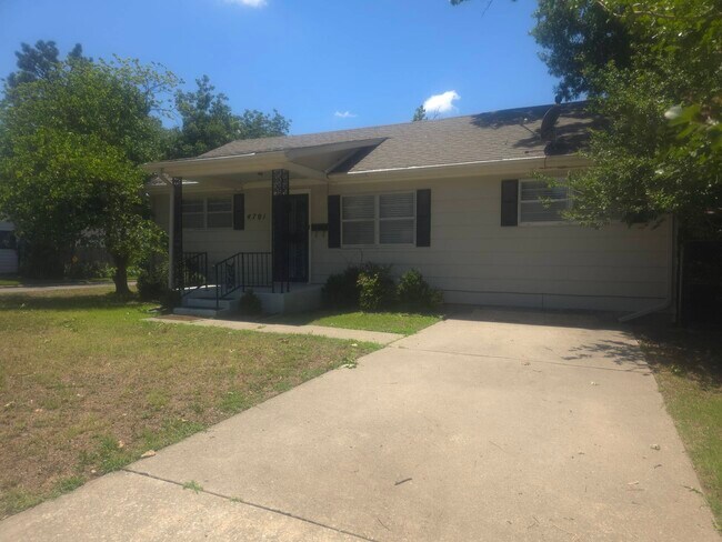 Photo - 4701 N Peniel Ave House