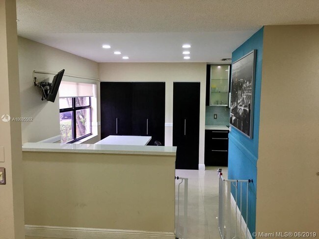 Foto del edificio - 214 Lakeside Cir