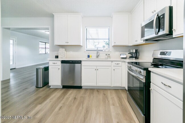 Foto del edificio - 6221 Ashwood Ln