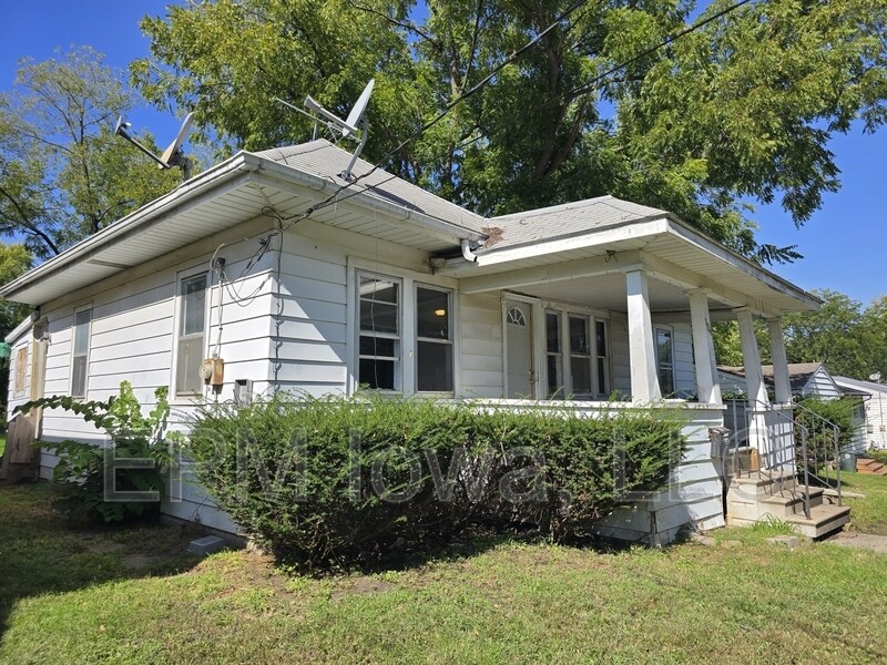 Primary Photo - 124 Moir St