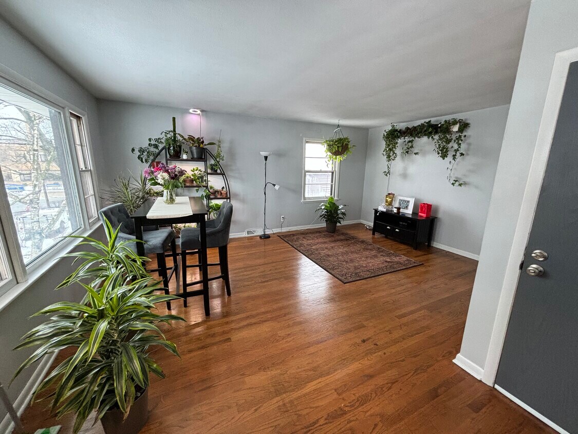 1812 Northwestern Ave Unit Upper, Madison, WI 53704 Apartments in Madison, WI