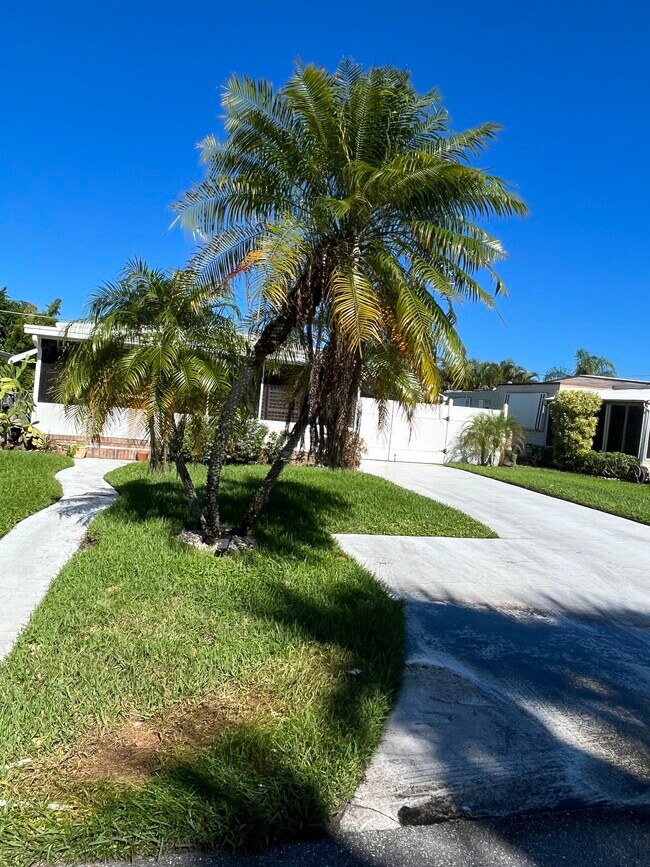 Foto del edificio - 8145 SE Wren Ave